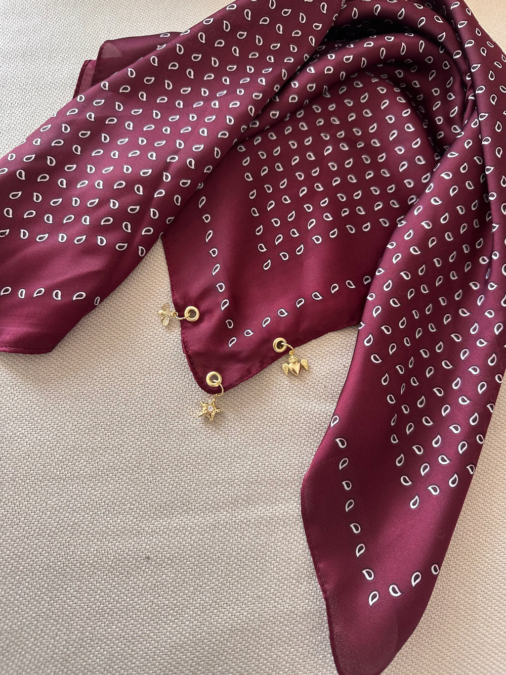 Foulard Bordeaux Élégance
