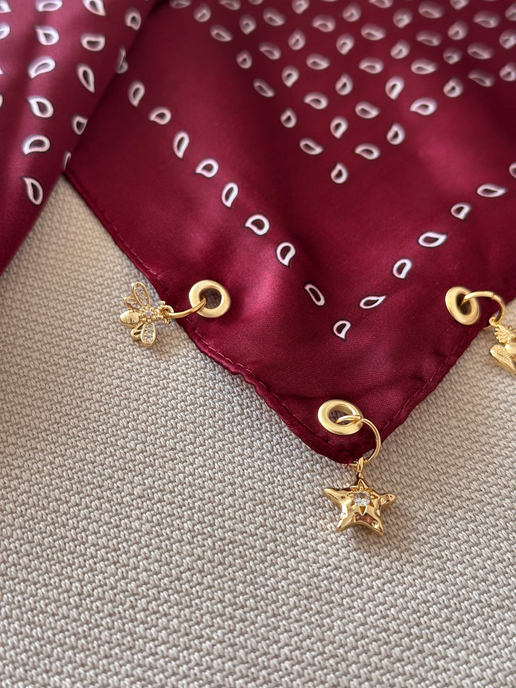 Foulard Bordeaux Élégance